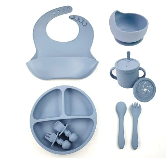 Conjunto 8 peças de louça Infantil em silicone com pratos, ventosas, garfos, colheres, babadores, palhas, suprimentos.